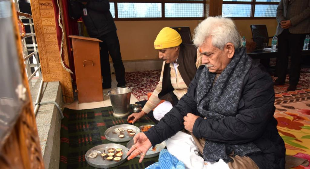 Lt Governor Manoj Sinha pays obeisance at Mata Zeashta Devi Temple Srinagar (3).jpeg